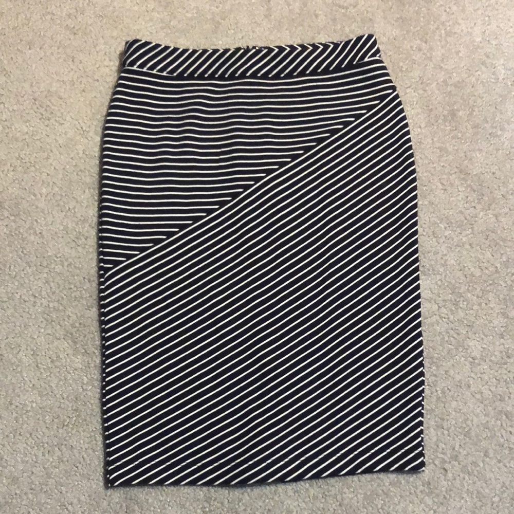 Banana Republic Factory Navy and White Patterned Skirt